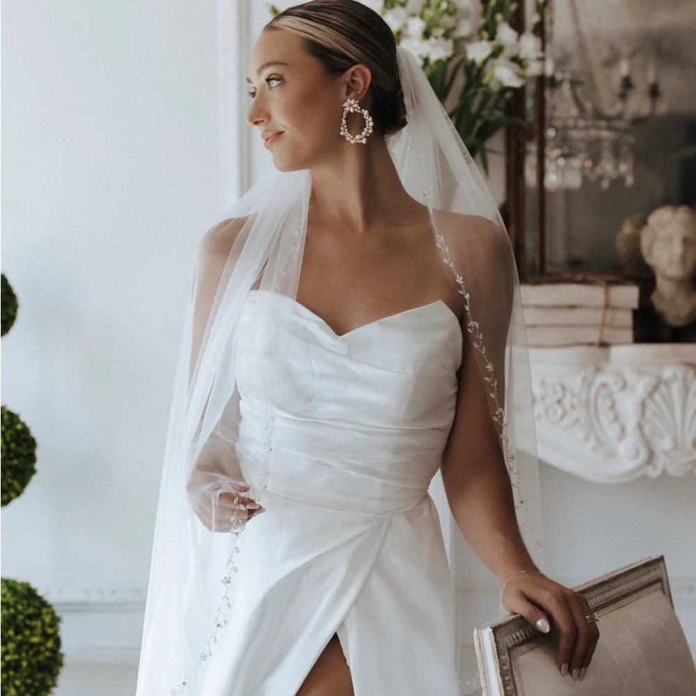 Iris Beaded Veil 80”, chapel length NWOT